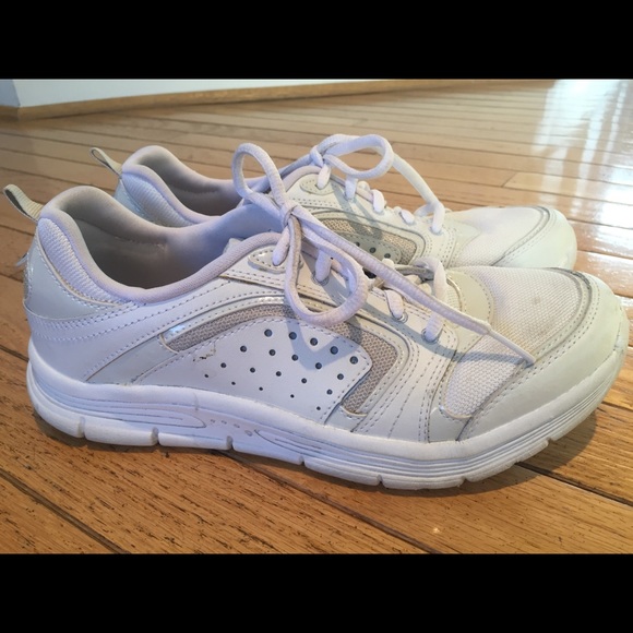 Reebok | Shoes | Easy Spirit Anti Gravity White Sneakers 85 | Poshmark